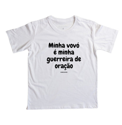 Camiseta infantil evangélica branca com estampa Minha vovó é minha guerreira de oração