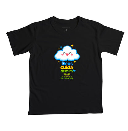 Camiseta infantil evangélica preta com estampa Deus cuida de Mim