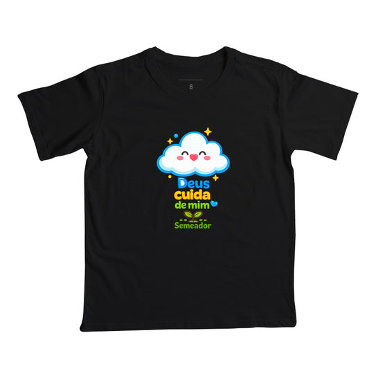 Camiseta infantil evangélica preta com estampa Deus cuida de Mim