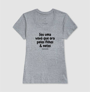 Camiseta Feminina | Sou uma vovó que ora pelos filhos e netos