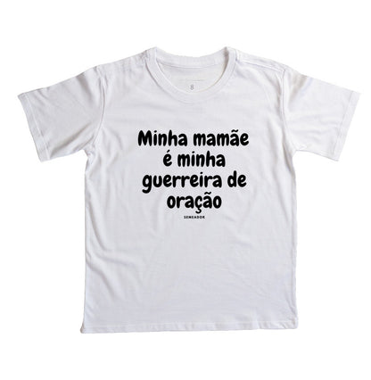 Camiseta infantil evangélica branca com estampa Minha mamãe é minha guerreira de oração