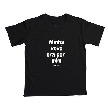 Estampa da camiseta infantil cristã Minha vovó ora por mim