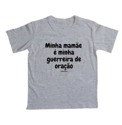 Camiseta infantil evangélica cinza com estampa Minha mamãe é minha guerreira de oração