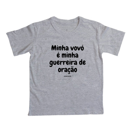 Camiseta infantil evangélica cinza com estampa Minha vovó é minha guerreira de oração