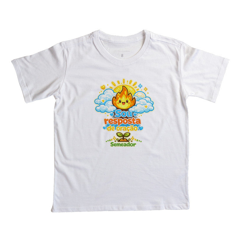 Camiseta infantil evangélica branca com estampa Sou Resposta de Oração