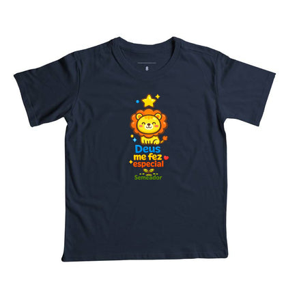 Camiseta infantil evangélica marinho com estampa Deus me fez Especial
