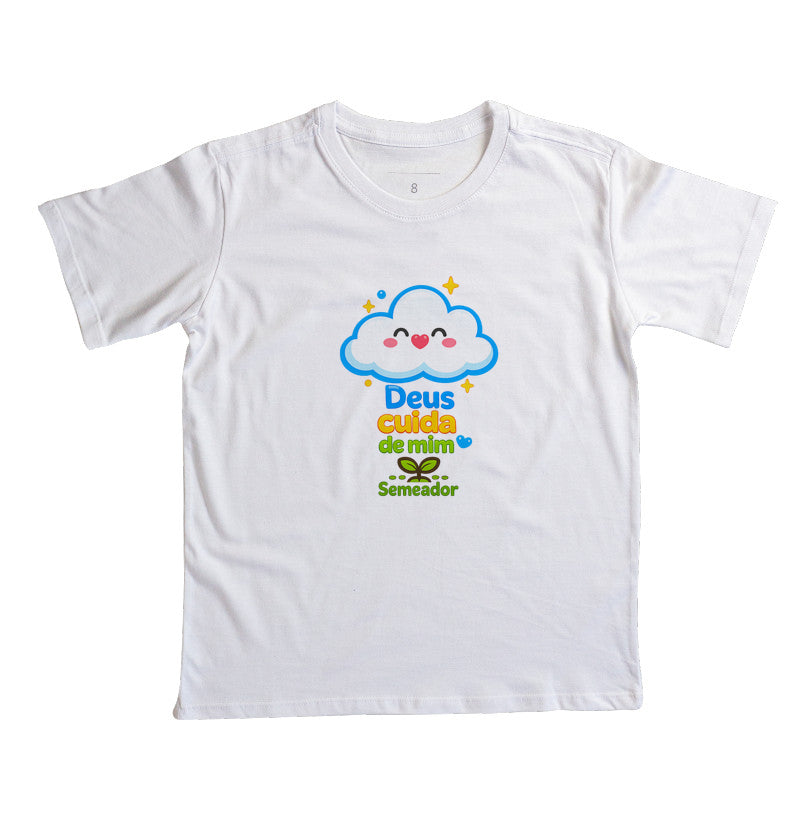 Camiseta infantil evangélica branca com estampa Deus cuida de Mim