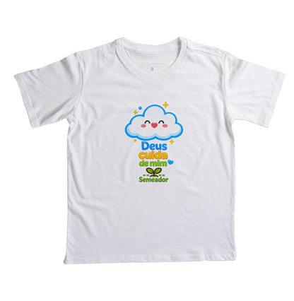 Camiseta infantil evangélica branca com estampa Deus cuida de Mim