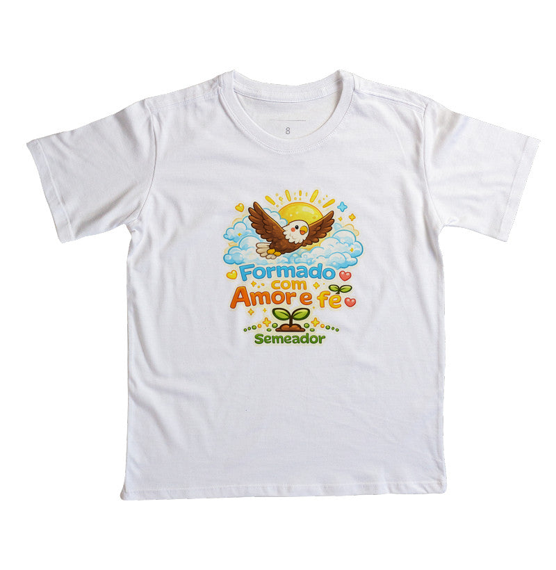 Camiseta infantil evangélica branca com estampa Formado com Amor e Fé
