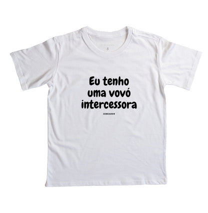 Camiseta infantil evangélica branca com estampa Eu tenho uma vovó intercessora