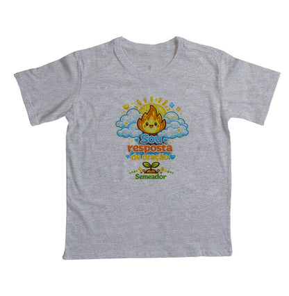 Camiseta infantil evangélica cinza com estampa Sou Resposta de Oração